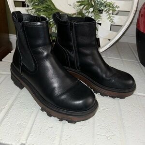Size 9 women’s boots